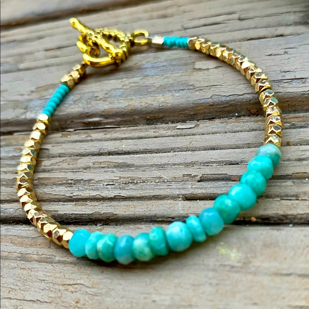 Bracelet handcrafted with Opals